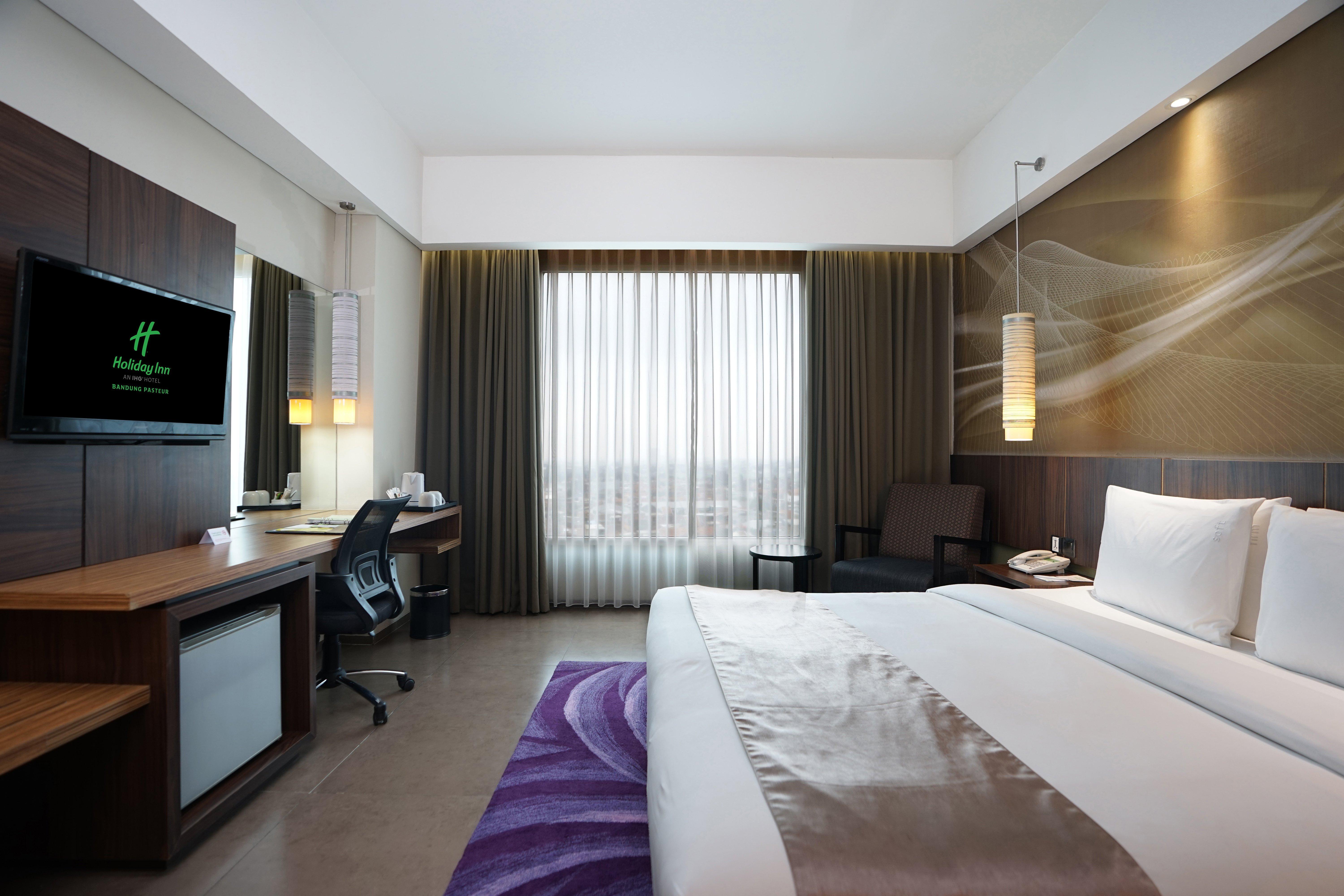 Holiday Inn Bandung Pasteur By Ihg Exterior photo