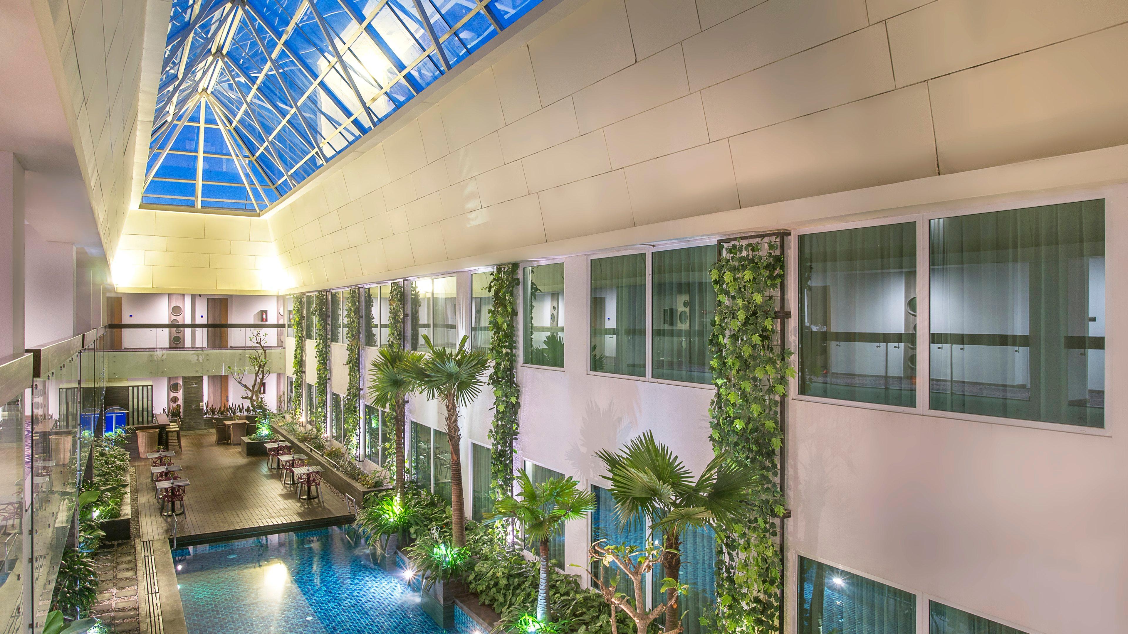 Holiday Inn Bandung Pasteur By Ihg Exterior photo