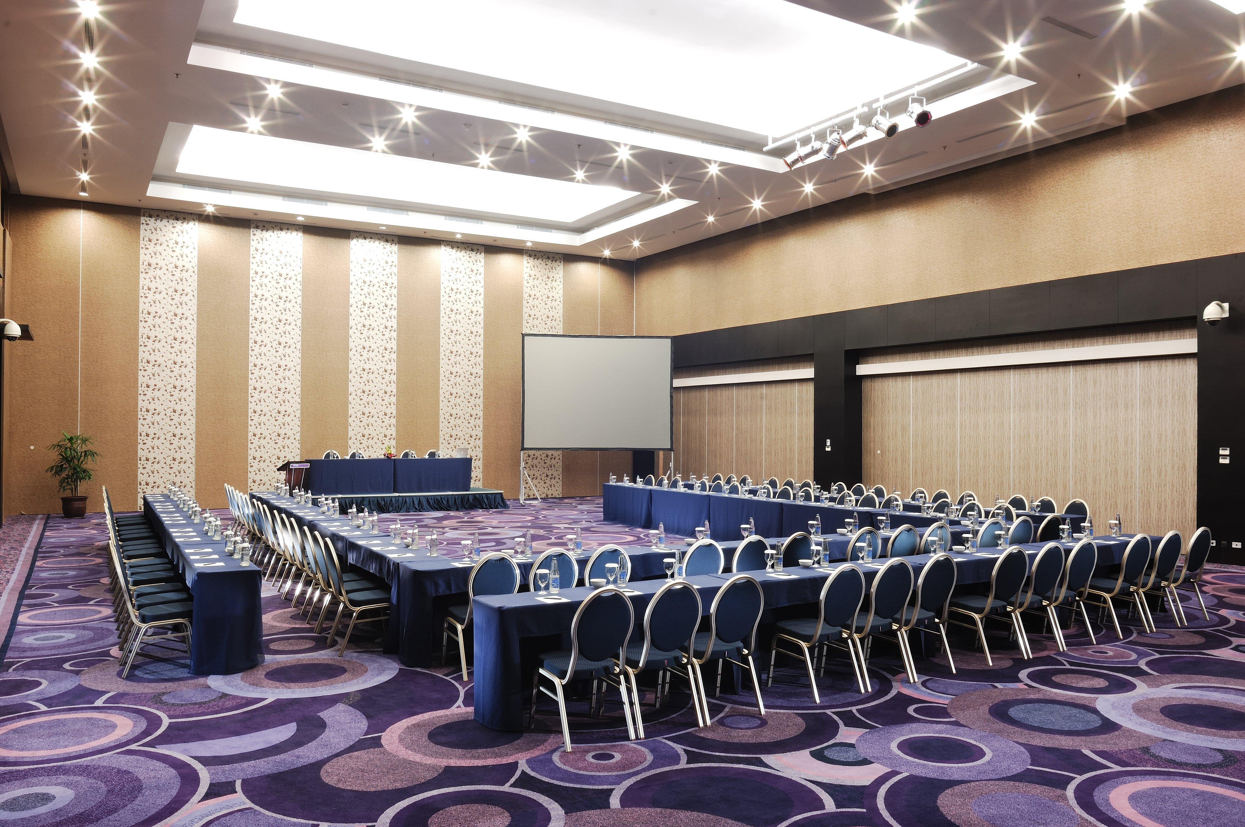 Holiday Inn Bandung Pasteur By Ihg Exterior photo