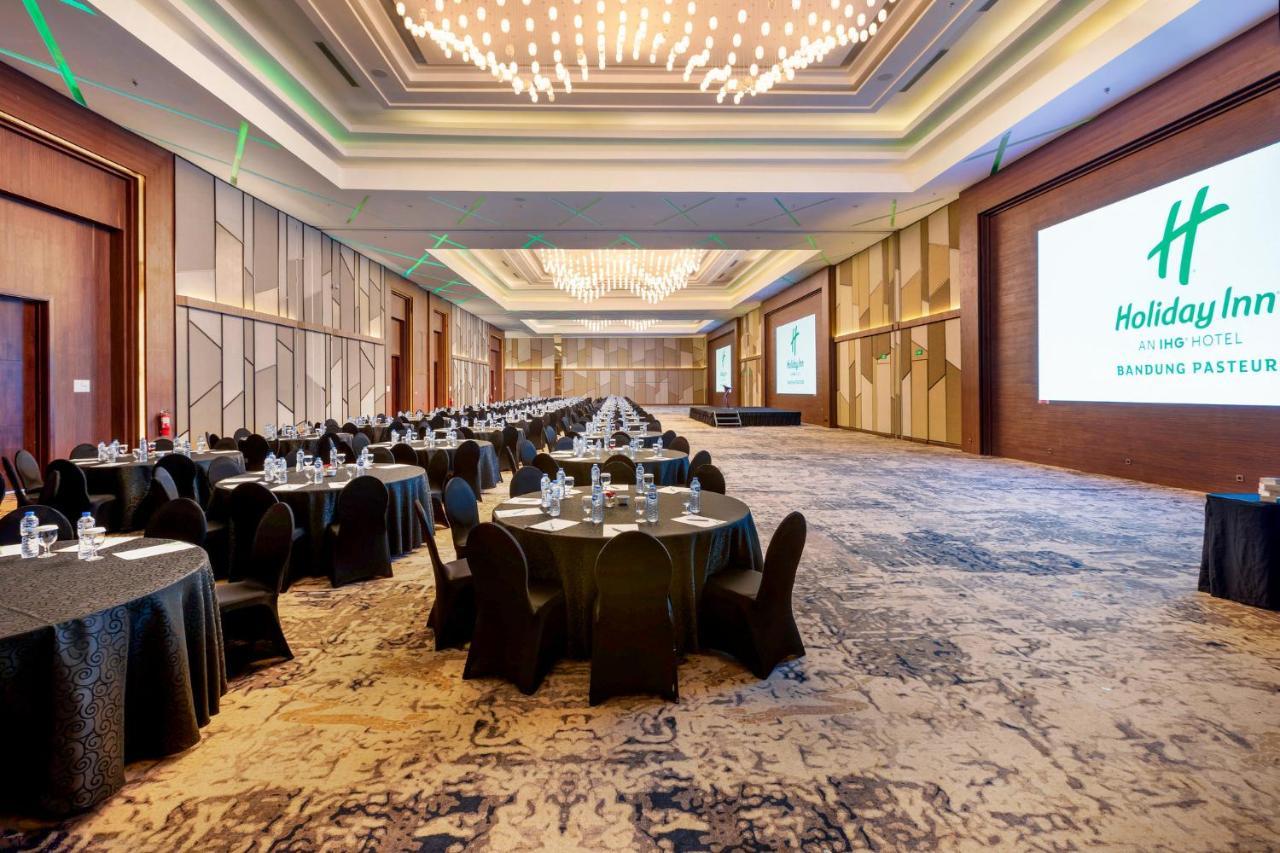 Holiday Inn Bandung Pasteur By Ihg Exterior photo