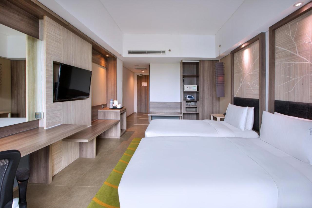 Holiday Inn Bandung Pasteur By Ihg Exterior photo