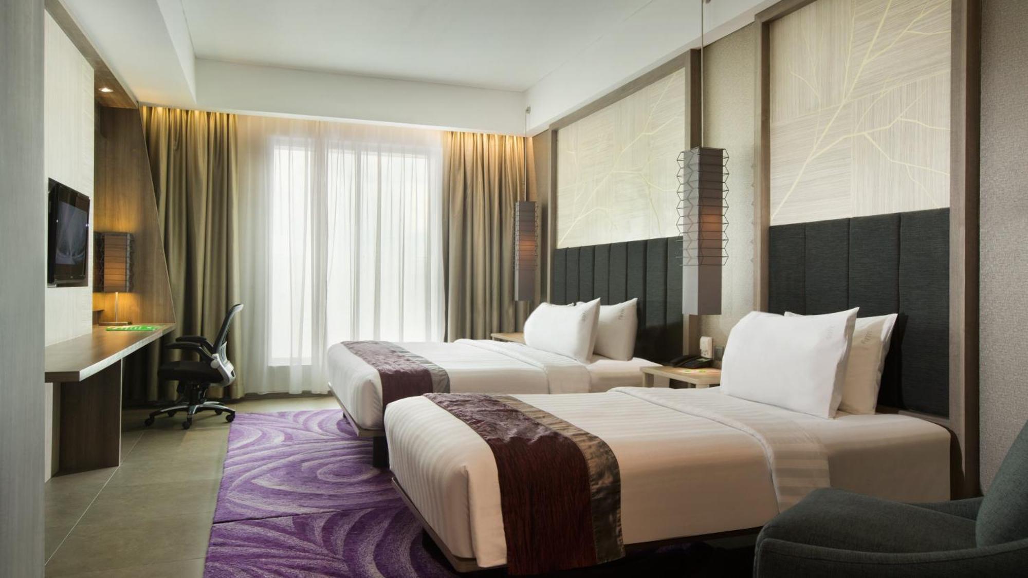 Holiday Inn Bandung Pasteur By Ihg Exterior photo